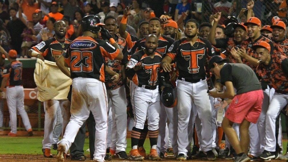 Los Toros del Este derrotaron a los Tigres del Licey que pasaron al ocupar el último lugar en la tabla de posiciones