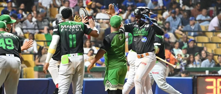 Las Estrellas derrotaron por tercera ocasion seguida a los Tigres del Licey para seguir firme en la tercera posición