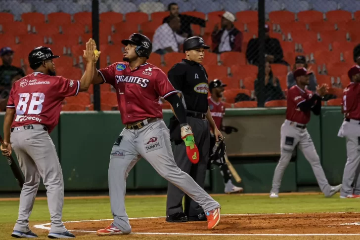 Los Gigantes del Cibao viniendo de atrás derrotaron los Toros del Este y pasaron a ocupar la cuarta posición