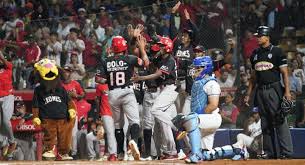 Los Leones del Escogido conectaron cuatro jonrones incluyendo uno con las bases llenas y aplastaron a los Tigres del Licey