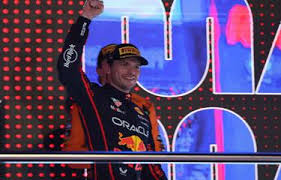 Max Verstappen de Red Bull logró su séptima victoria de la temporada y se acerca a Lando Norris, el líder del campeonato