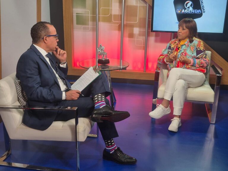 Video | Milly revela que enfrentó dilema de ejercer como periodista graduada en NY o dedicarse a la música, que es su pasión
