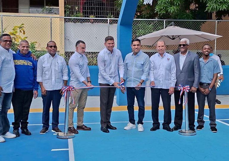 El Banco de Reservas remodeló una cancha deportiva mixta en Villa Consuelo que garantiza la sana recreación para los jóvenes