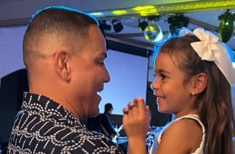Victor Manuelle celebra el cumpleaños de su nieta y expresa la profunda emoción de ser abuelo