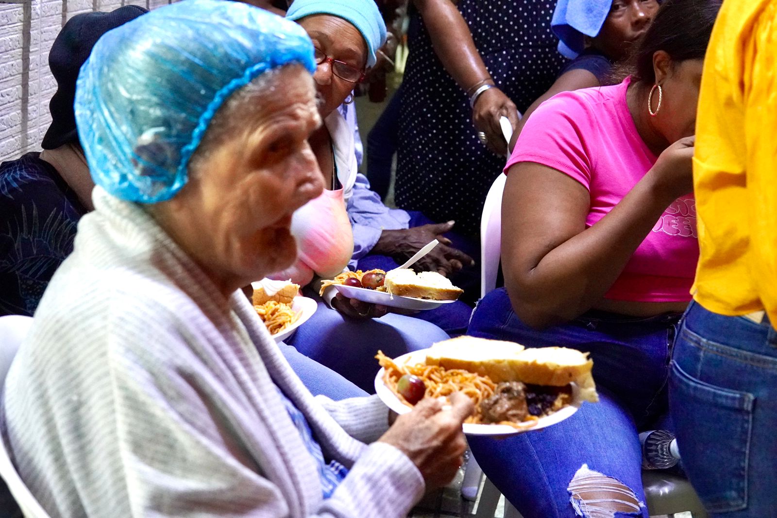 CODEBAVIF y SEABOARD celebran tradicional cena para adultos mayores en la Liga Deportiva Pimentel