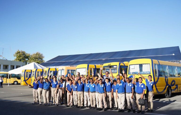 Ahorros récord en transporte escolar: TRAE beneficia familias