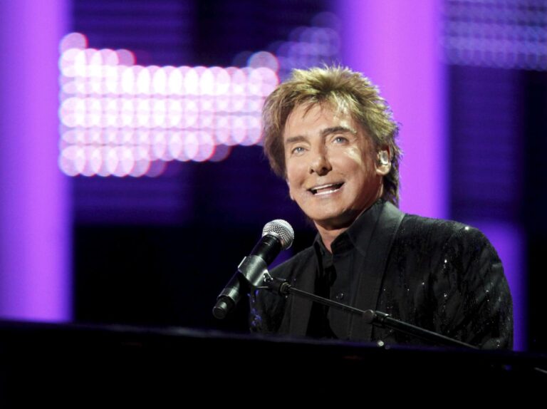 El cantante Barry Manilow anuncia que padece cáncer de pulmón y aplaza conciertos en EEUU