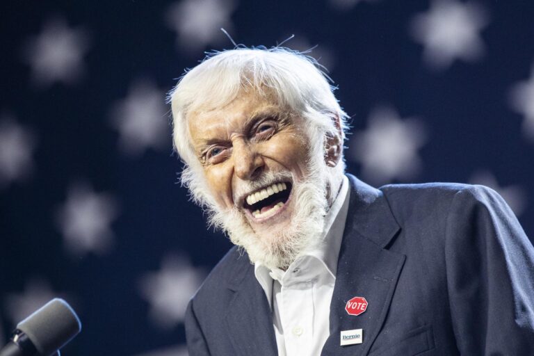 Dick Van Dyke celebra su 100 cumpleaños con la proyección de un documental sobre su vida