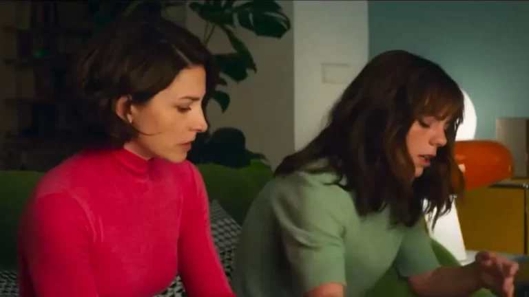 Video | Intensidad, emoción y misterio en las primeras imágenes de 'Amarga Navidad' de Almodóvar