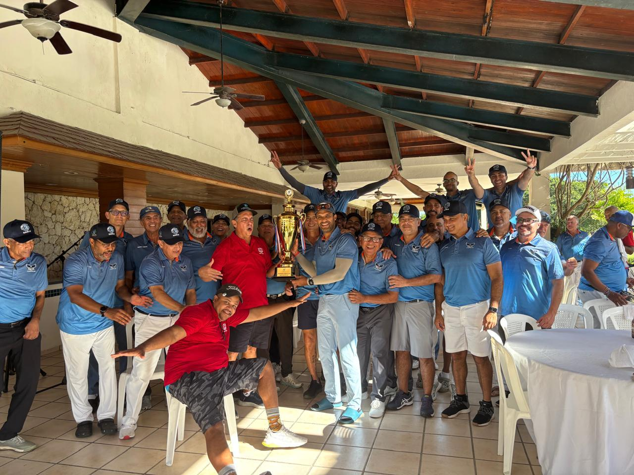Blue Eagles se coronan campeones en el Torneo de Golf Match Play por Equipos 2025 de la Liga Los Cocuyos en Metro Country Club