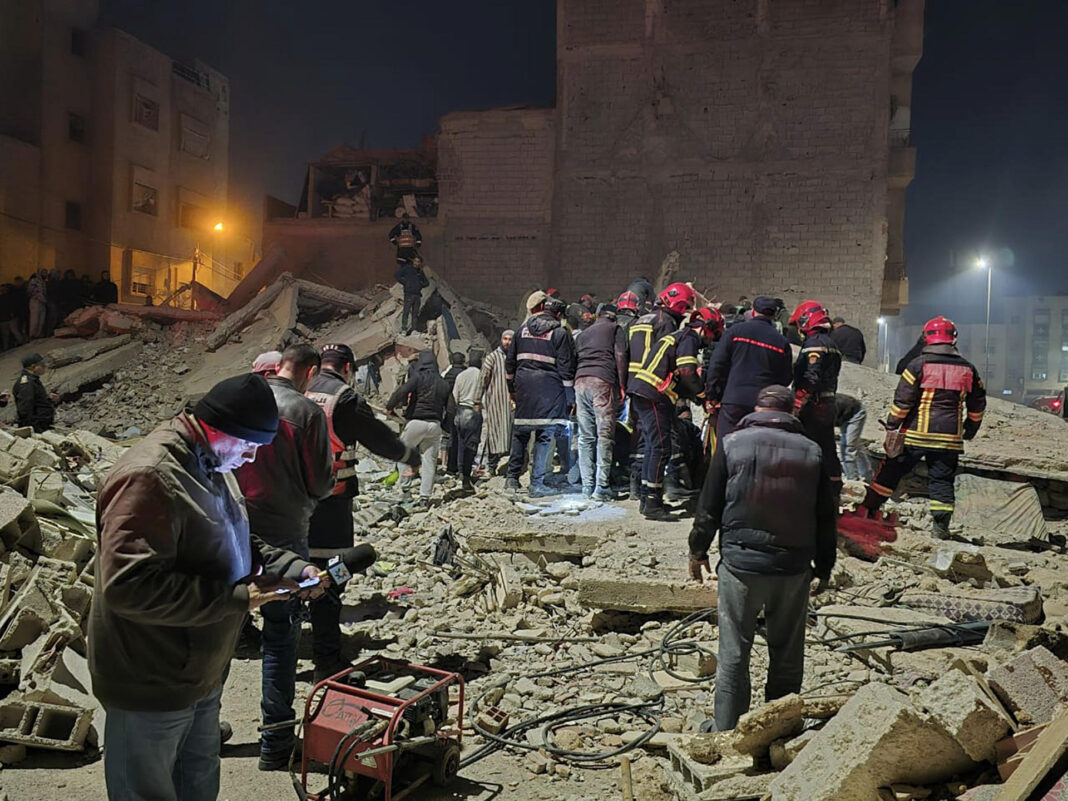 Derrumbe de edificio en Marruecos deja 22 fallecidos; autoridades inician investigación
