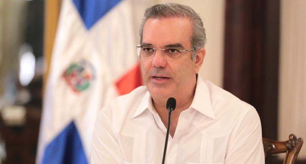Abinader califica de “traición” el escándalo en Senasa y asegura que el dinero público será recuperado