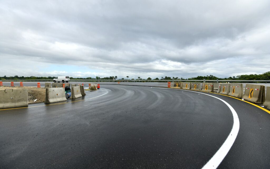 Obras Públicas pone en servicio nuevas soluciones viales en la Autopista Duarte para mejorar el tránsito