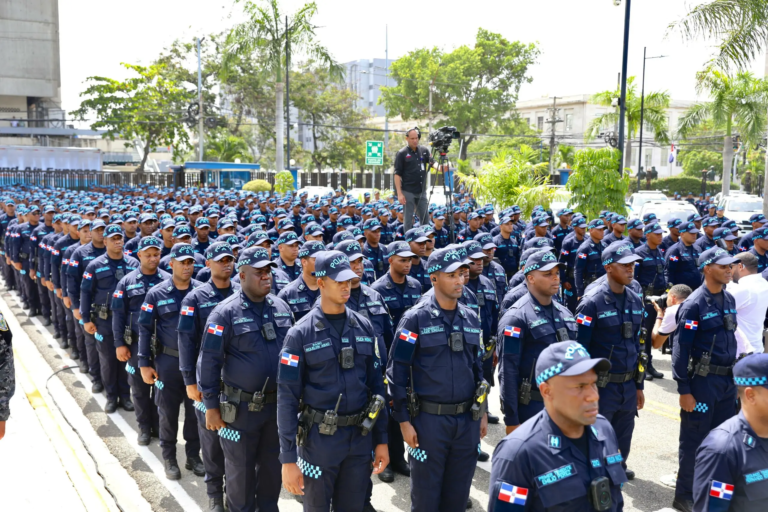 Abinader anuncia entrega al Senado del proyecto de reforma policial