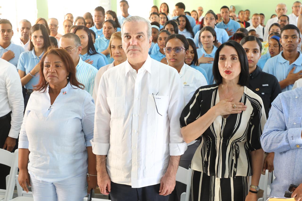 Presidente Abinader entrega centro educativo que beneficiará a más de 300 estudiantes en Las Matas de Farfán