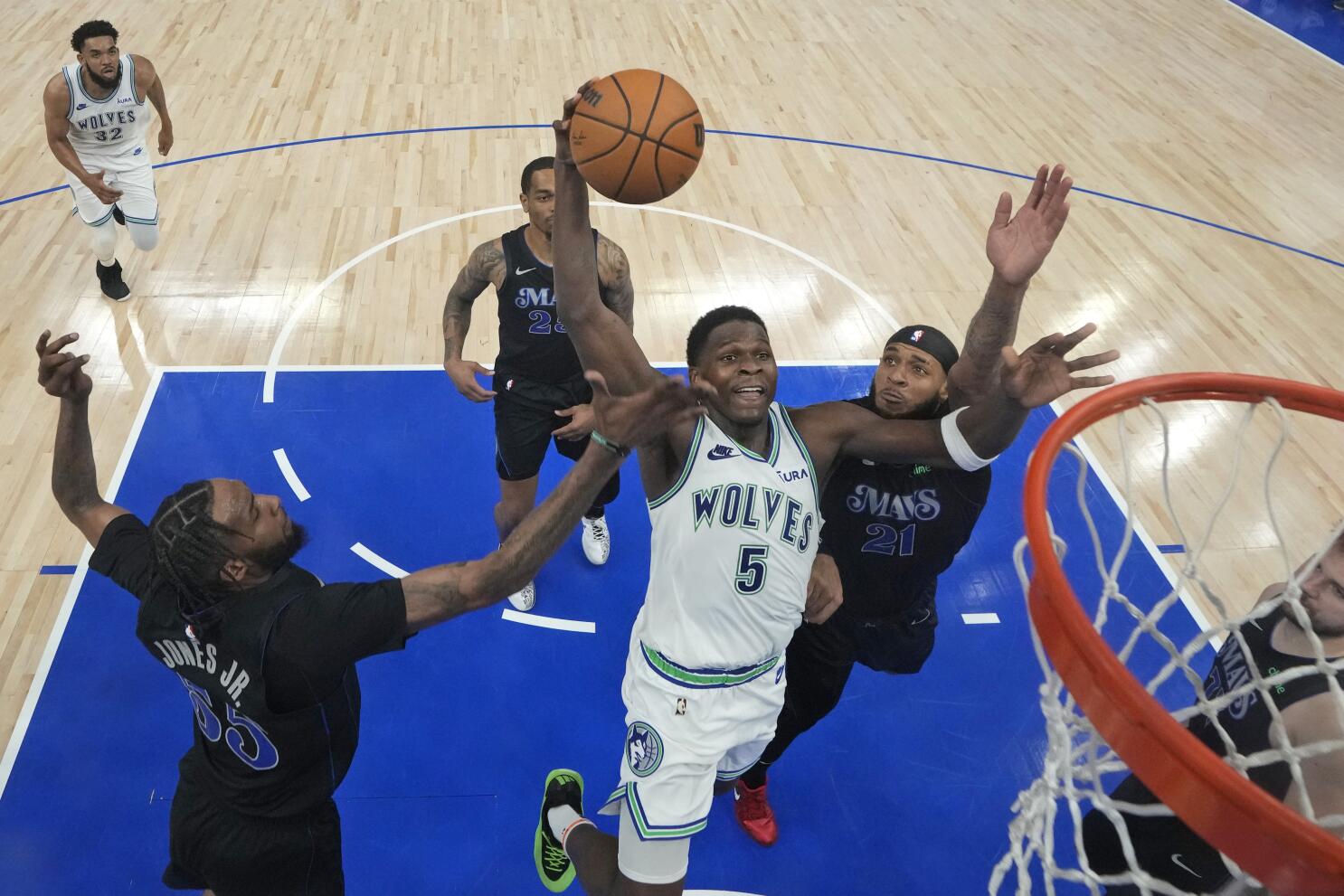 Anthony Edward se convirtió el jueves en el tercer jugador mas joven en encestar 10 mil puntos en la NBA