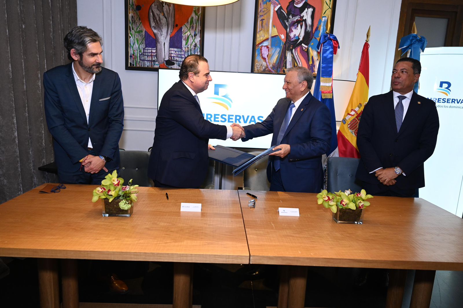 Banreservas y CaixaBank de España renuevan acuerdo para el envío de remesas
