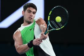 El español Carlos Alcaraz avanzó a la tercera ronda del Abierto de Tenis de Australia luego de vencer al alemán Yannick Hanfmann 