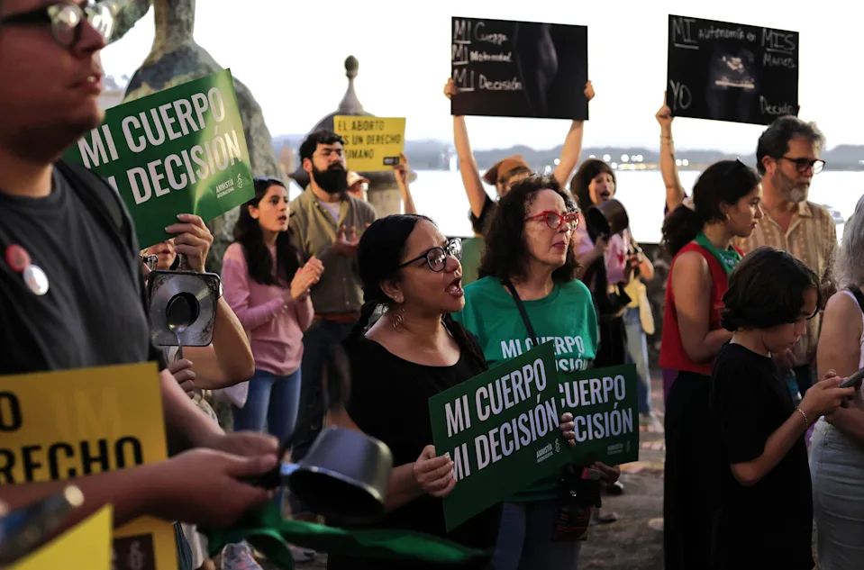 Feministas denuncian que nueva ley "pone en riesgo" el aborto en Puerto Rico