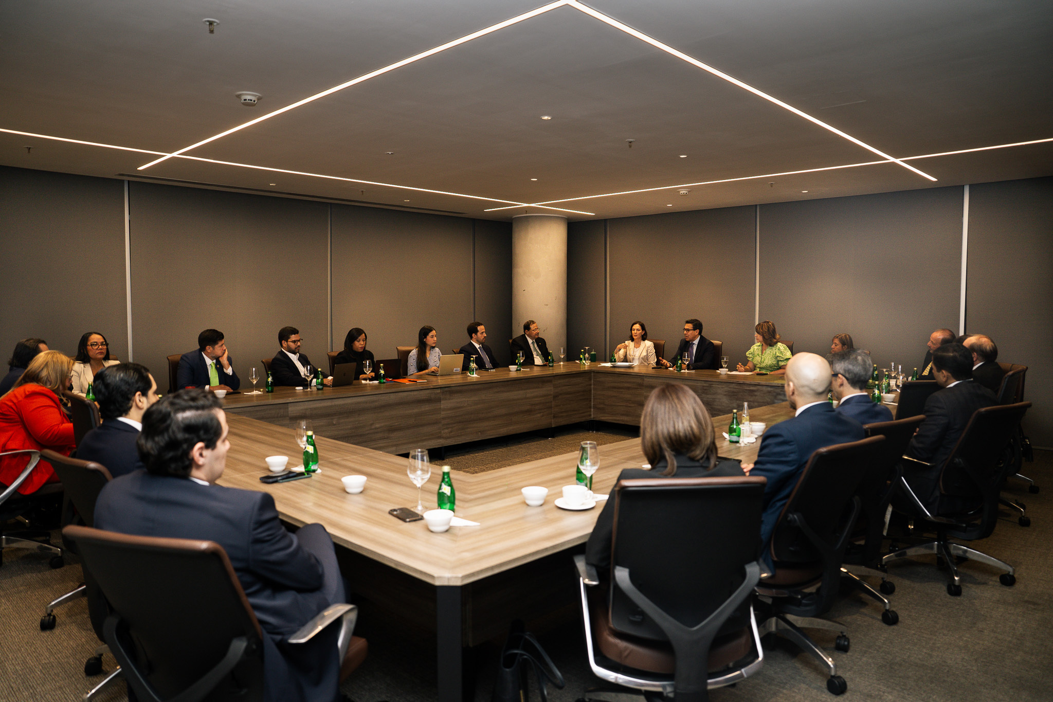 Colaboración entre bancos y BID para el crecimiento en RD