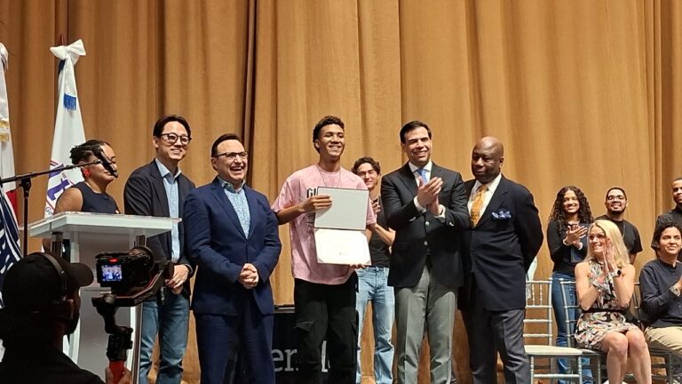 Berklee College of Music otorga 43 becas a estudiantes dominicanos