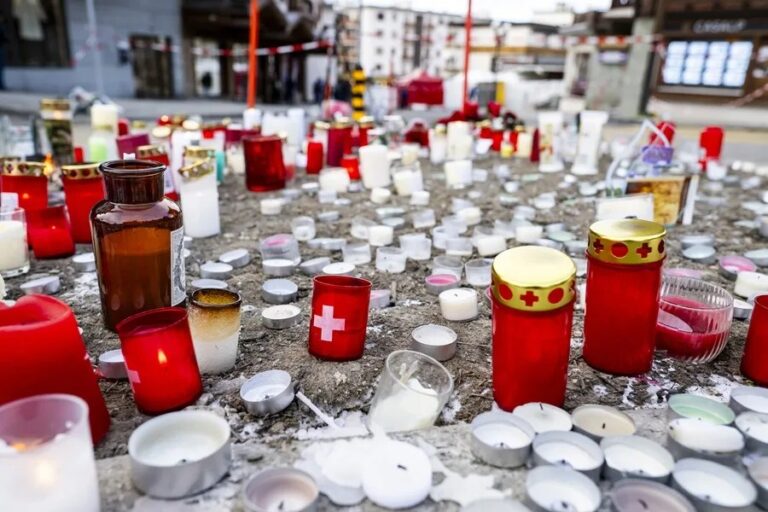 Investigación del incendio en Suiza señala uso de bengalas cerca del techo