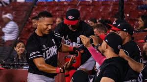 Los Leones del Escogido blanquearon a los Gigantes del Cibao y se mantienen en el primer lugar