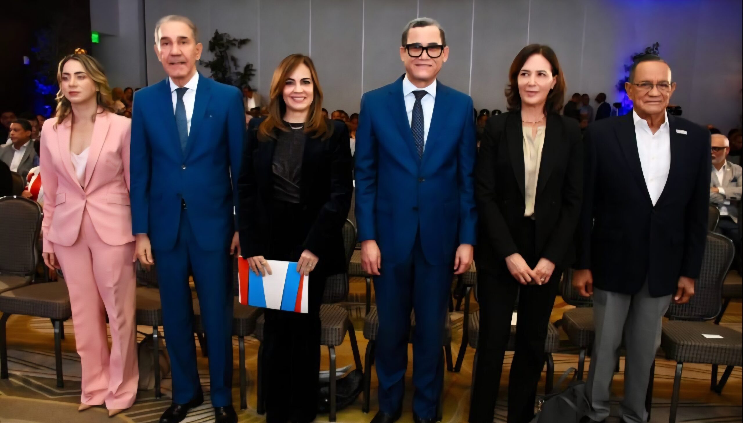 Ministerio de Trabajo presenta programa que paga tres meses de salario a buscadores de empleo en empresas