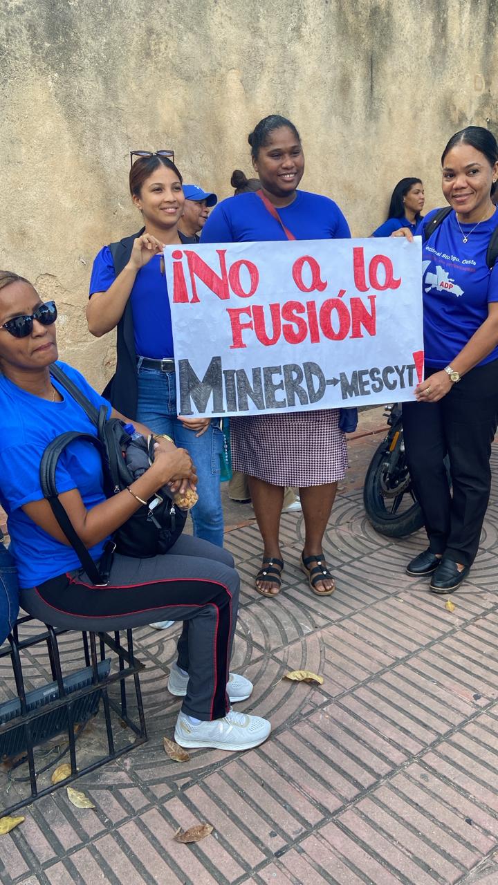 Protestan contra la fusión del Minerd y el Mescyt