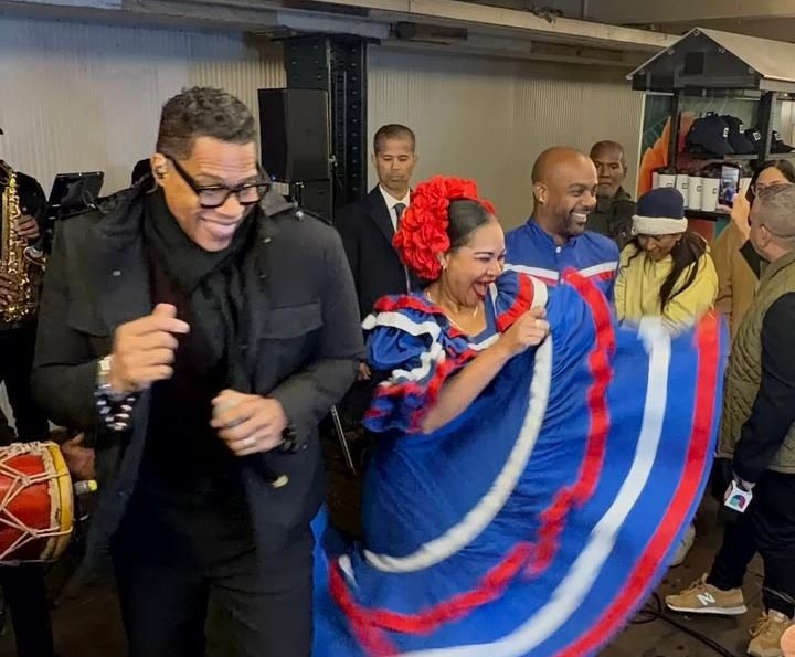 Al ritmo de Jandy Ventura, el merengue dominicano pone a bailar el Subway de Nueva York