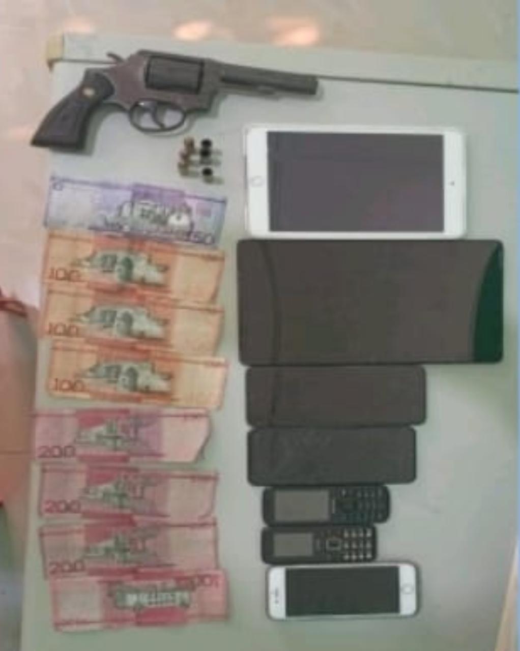 DICRIM arresta a a dos personas en flagrante delito con sustancias ilícitas y armas durante operativos en Jimaní y Neyba