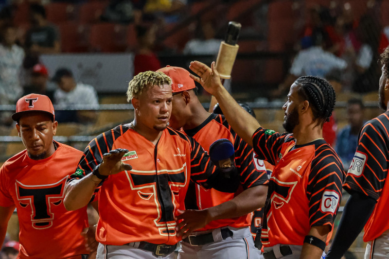 Los Toros del Este derrotaron a los Leones del Escogido y se mantienen en el segundo lugar del Round Robin