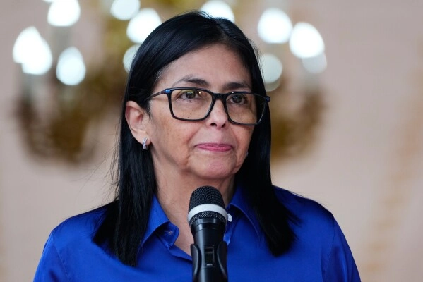 Venezuela tilda de “fake” información sobre supuesta cooperación de Delcy Rodríguez con Estados Unidos