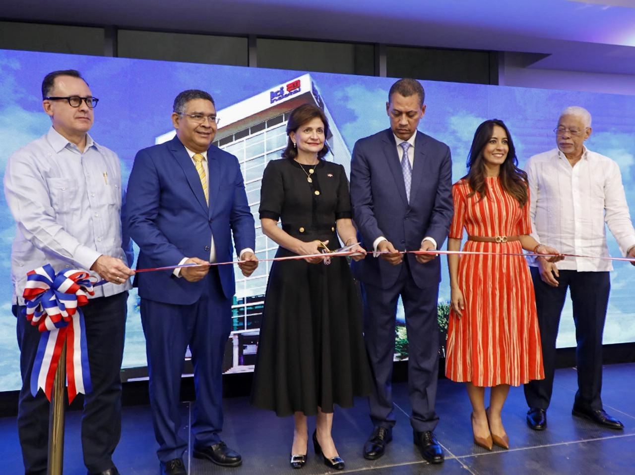 Indotel inaugura nuevo edificio tras 24 años de alquiler