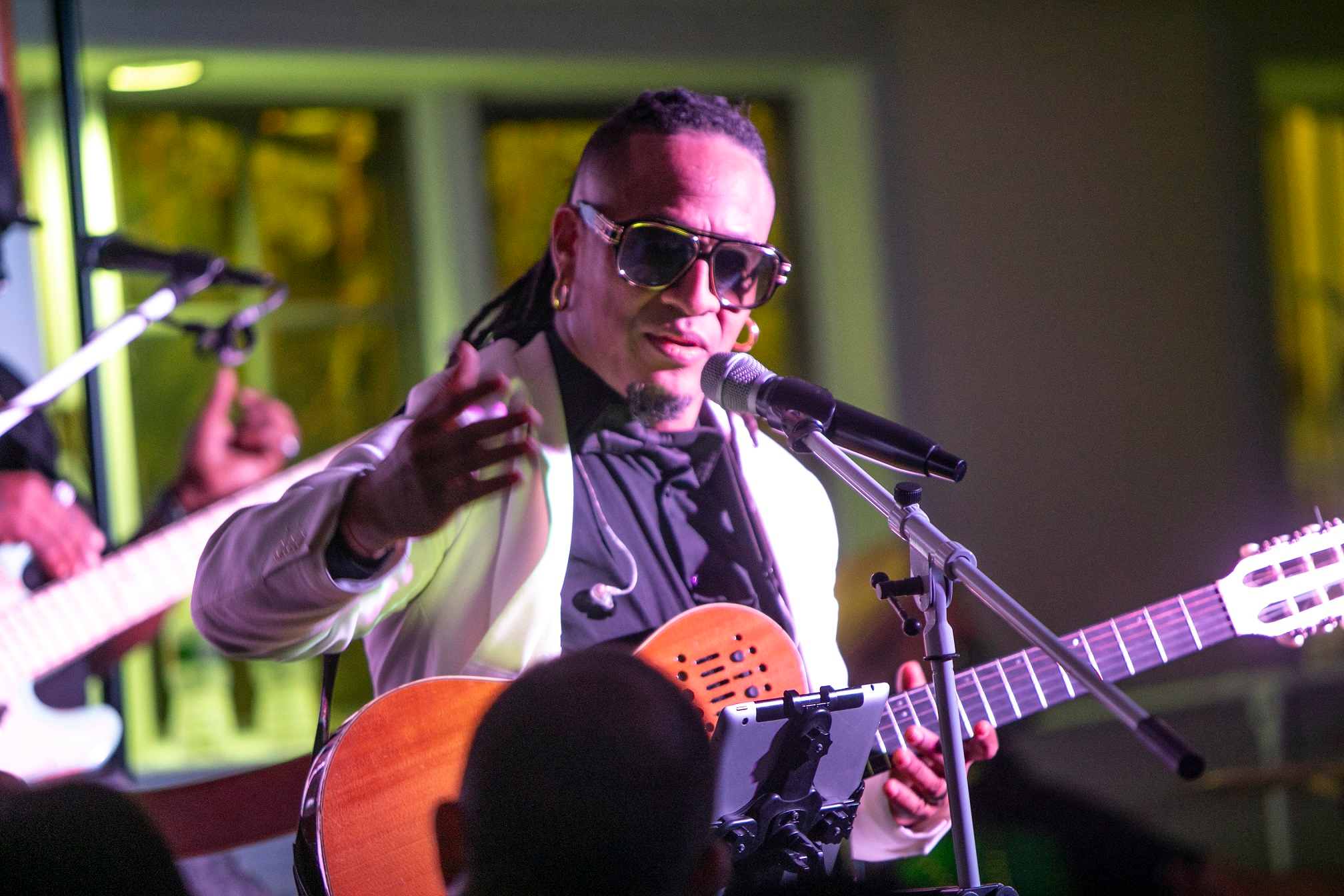 Video | Krisspy presenta concierto completo “Krisspy en Grande” en YouTube en víspera de Año Nuevo