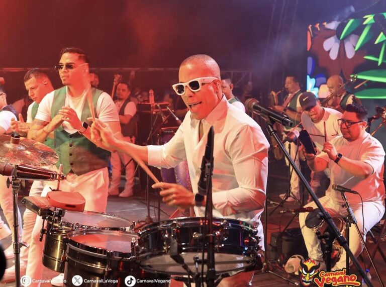 La salsa de Chiquito Twam Band y la música urbana de Amenazzy contagian la multitud del Carnaval Vegano 2026