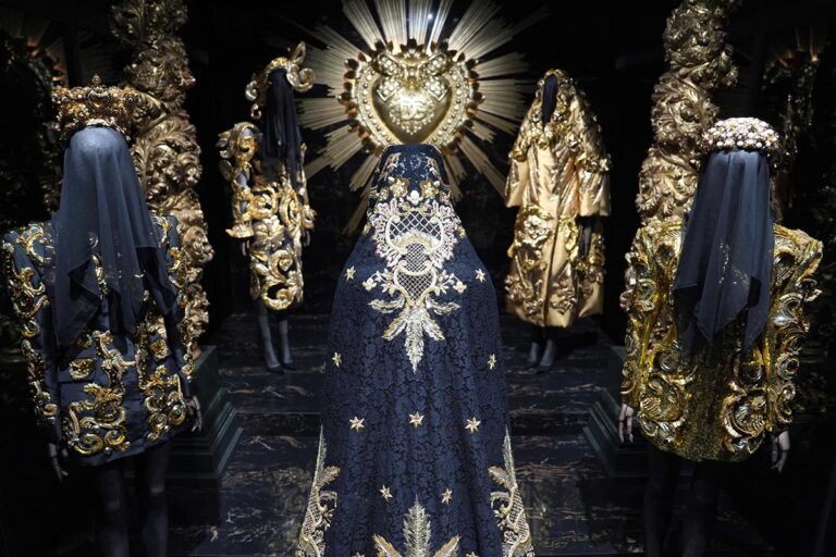 Dolce&Gabbana revela los secretos de la 'Alta Moda' en una nueva exhibición en Miami