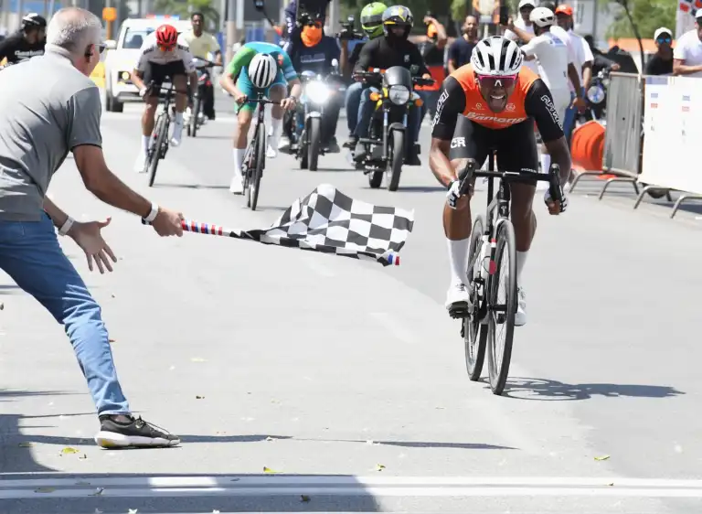 El romanense Danielky Cedeño ganó la primera etapa de la 47 Vuelta Ciclística Independencia Nacional que recorrió 117 kilómetros