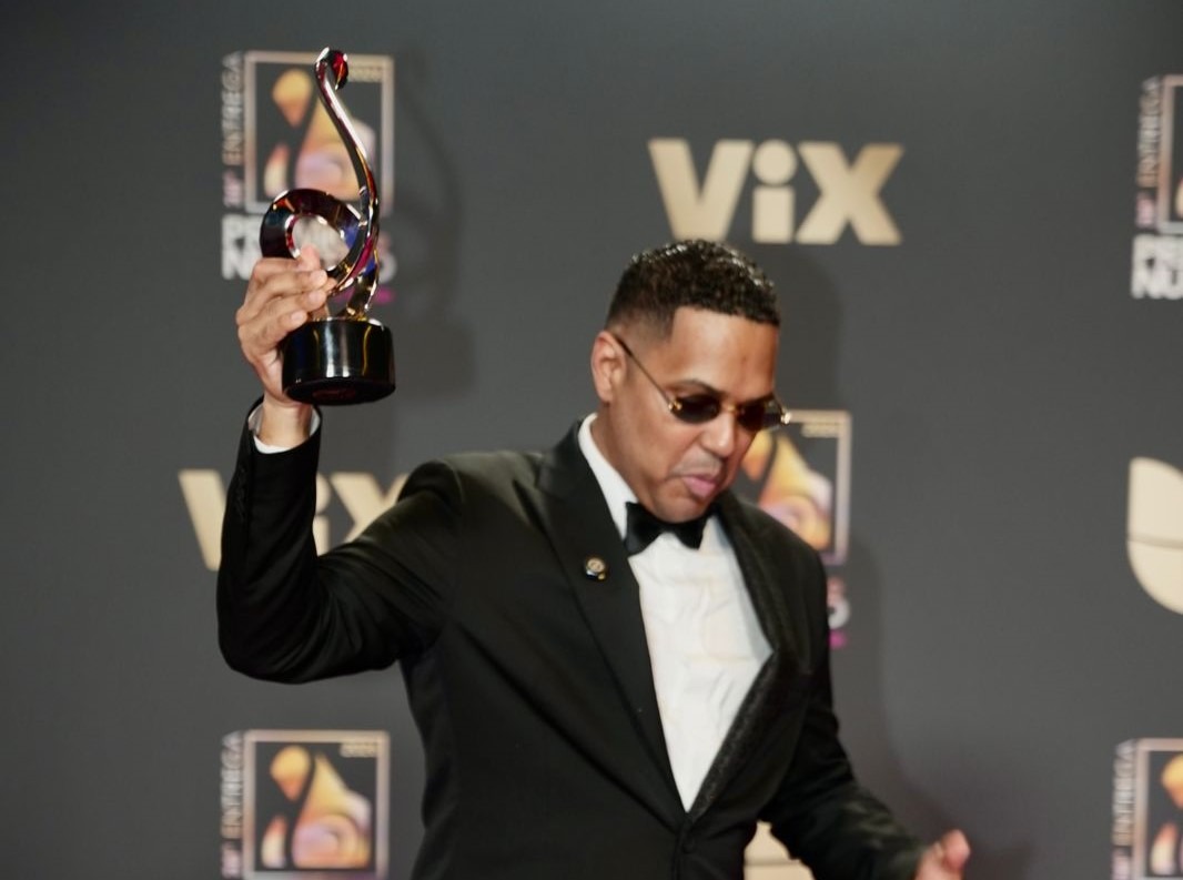 Santiago Matías hace historia en PLN con récords de audiencia y premio internacional en la música