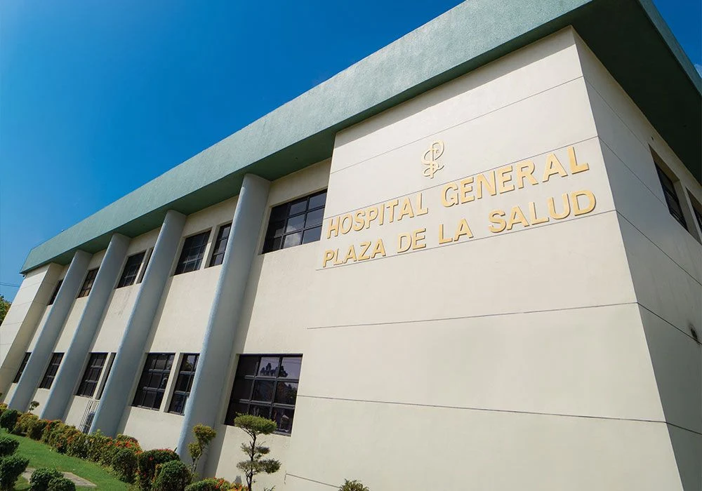 Plaza de la Salud retiene paciente tras alta médica por deuda superior a RD$1.5 millones