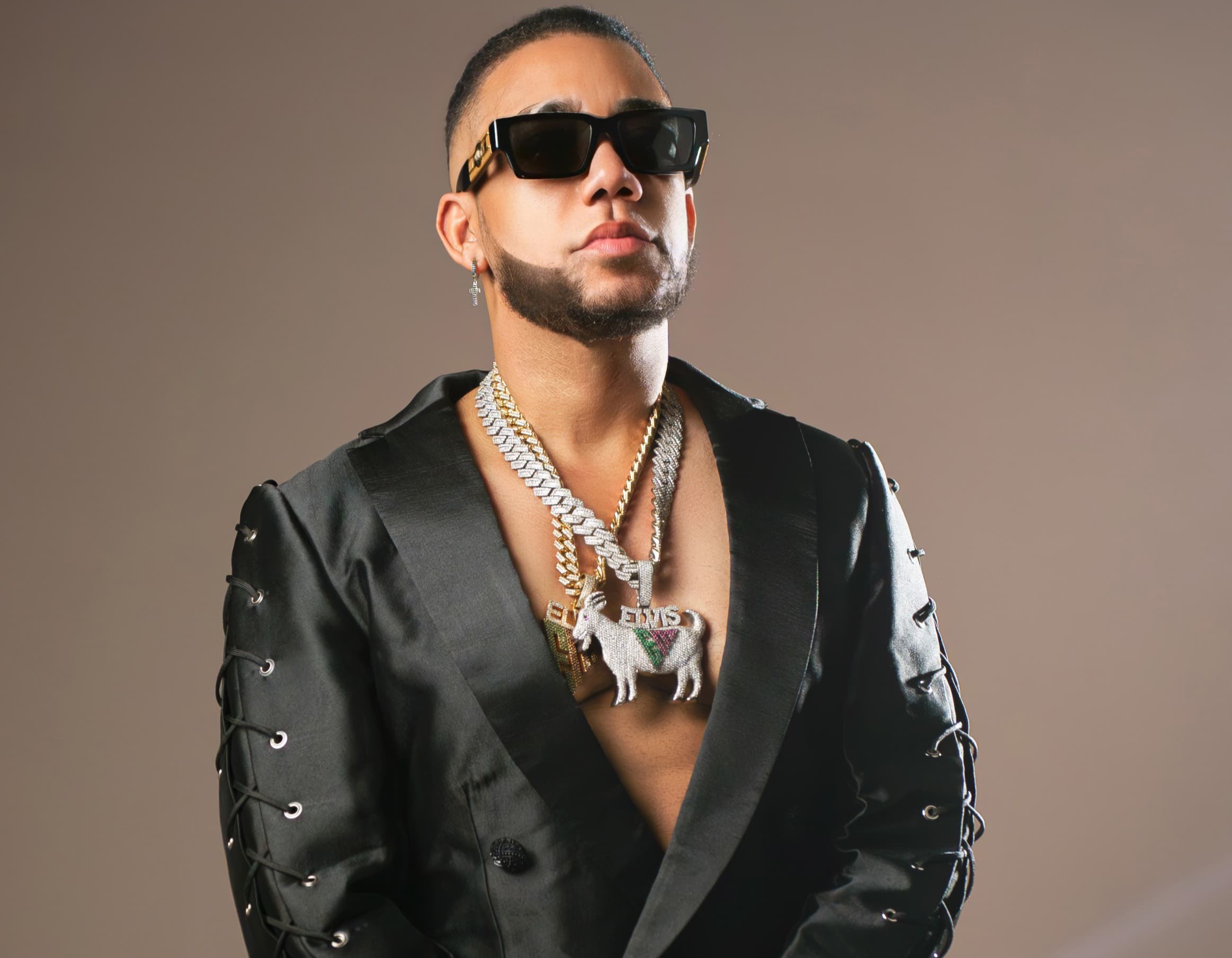 Elvis Martínez conquista Orlando tras una espera de 8 horas