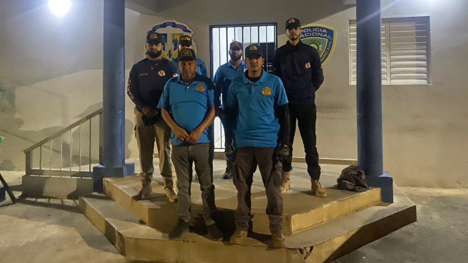900 indocumentados detenidos y deportados