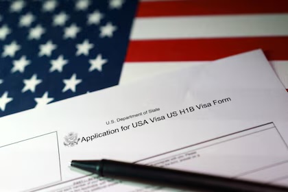 Exsupervisor DEA acusado de fraude y soborno en visas