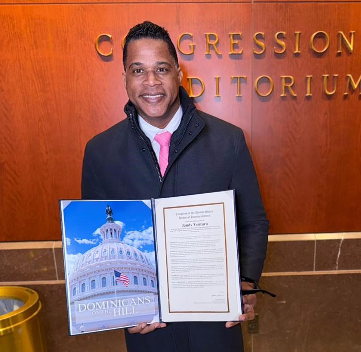 Jandy Ventura recibe proclama y representa la identidad dominicana en “Dominicans On The Hill 2026”