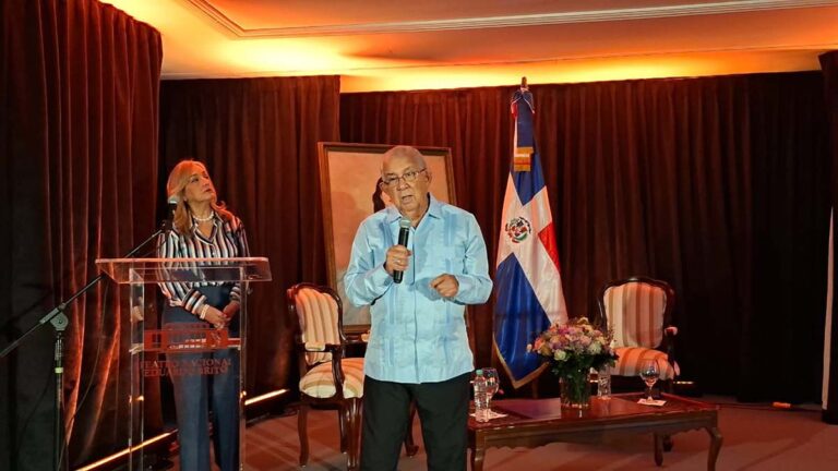 Miguel Cabrera exalta la historia del Ballet Nacional de Cuba y rinde emotivo tributo a Clara Elena Ramírez en el Teatro Nacional