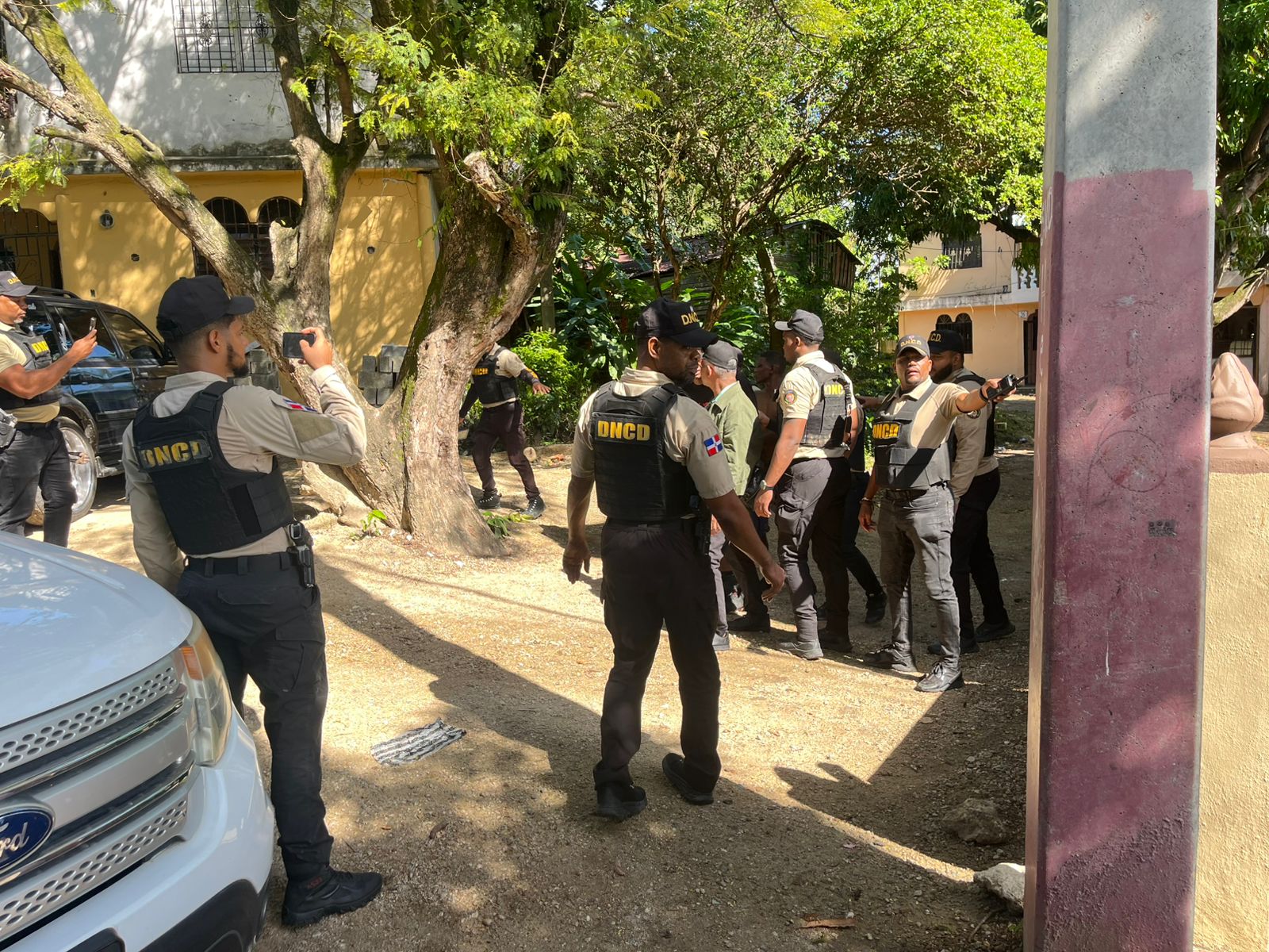DNCD y Ministerio Público desarticulan red de microtráfico liderada por "Tres Paticas" en San Cristóbal