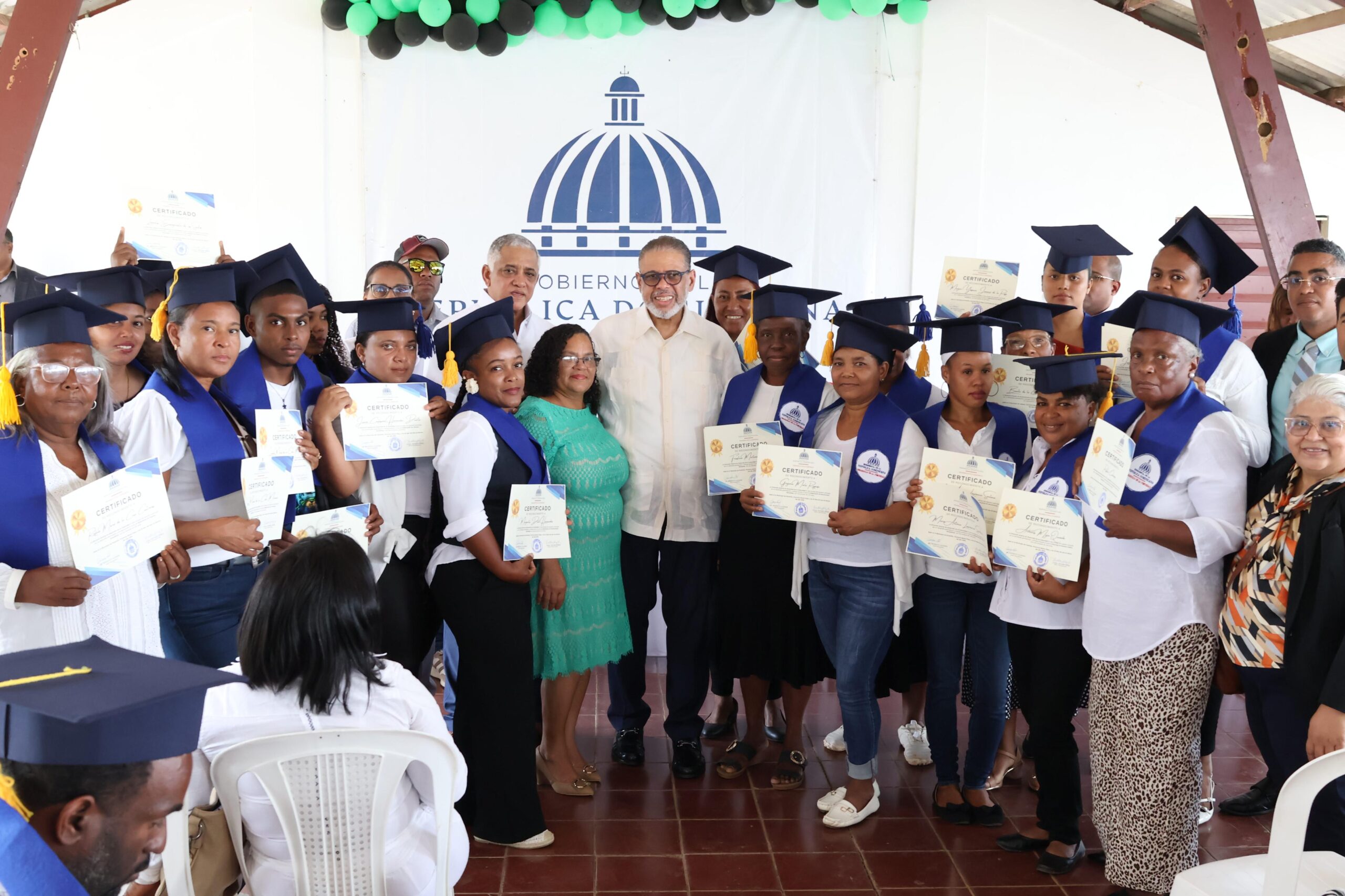 Graduación de 123 emprendedores en Monte Plata