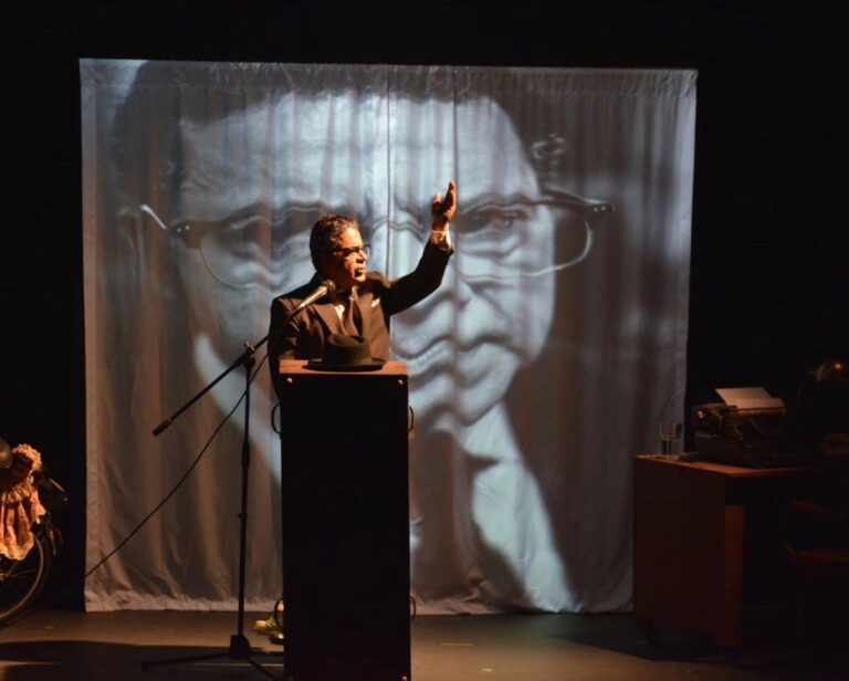 Llega a la ciudad de New York el espectáculo teatral: EL GALLO! ¡Y Vuelve y Vuelve!