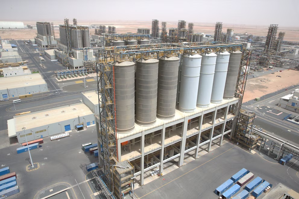 Petrolera Aramco advierte devastación económica global por tensiones con Irán