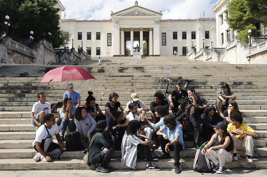 Estudiantes de La Habana protestan por crisis educativa